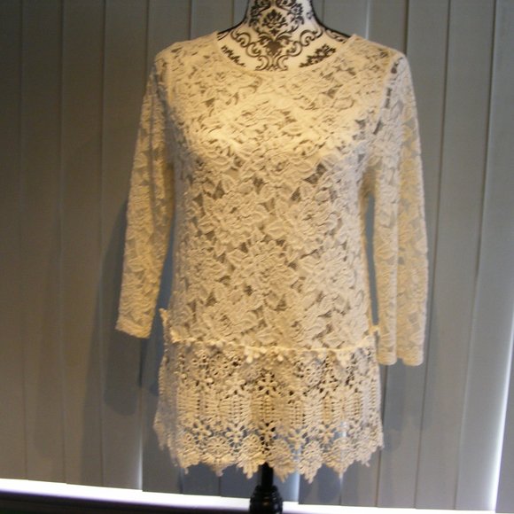 Forever 21 White Lace Top Size Small EUC - Picture 1 of 7